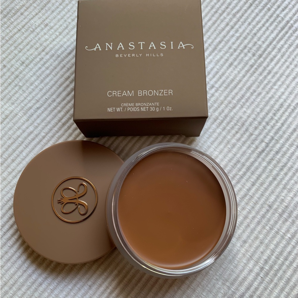 Anastasia Beverly Hills Cream Bronzer
Caramel
